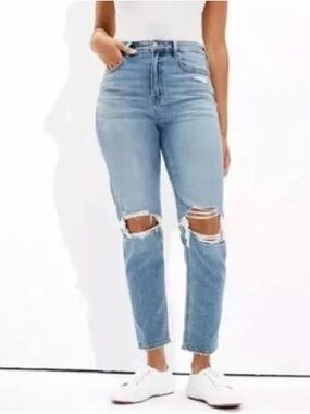 AEO Y2K Distressed High Rise Mom Jean Baddie 00 Cabincore Minimalist 90’s Grunge